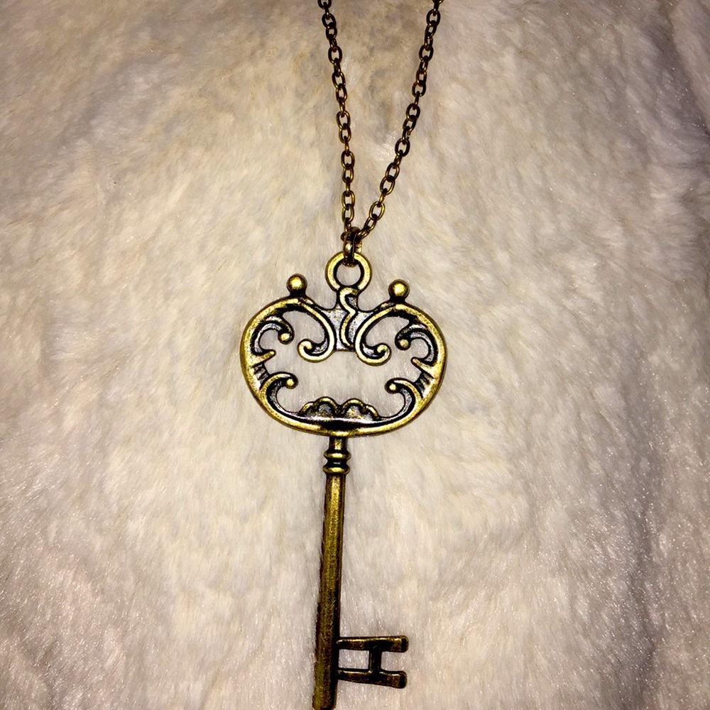 Antiqued skeleton key necklace
